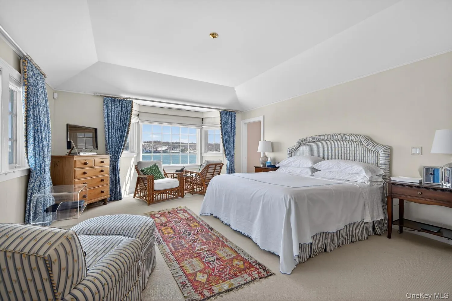 Corner Suite with waterviews Corner Suite with waterviews