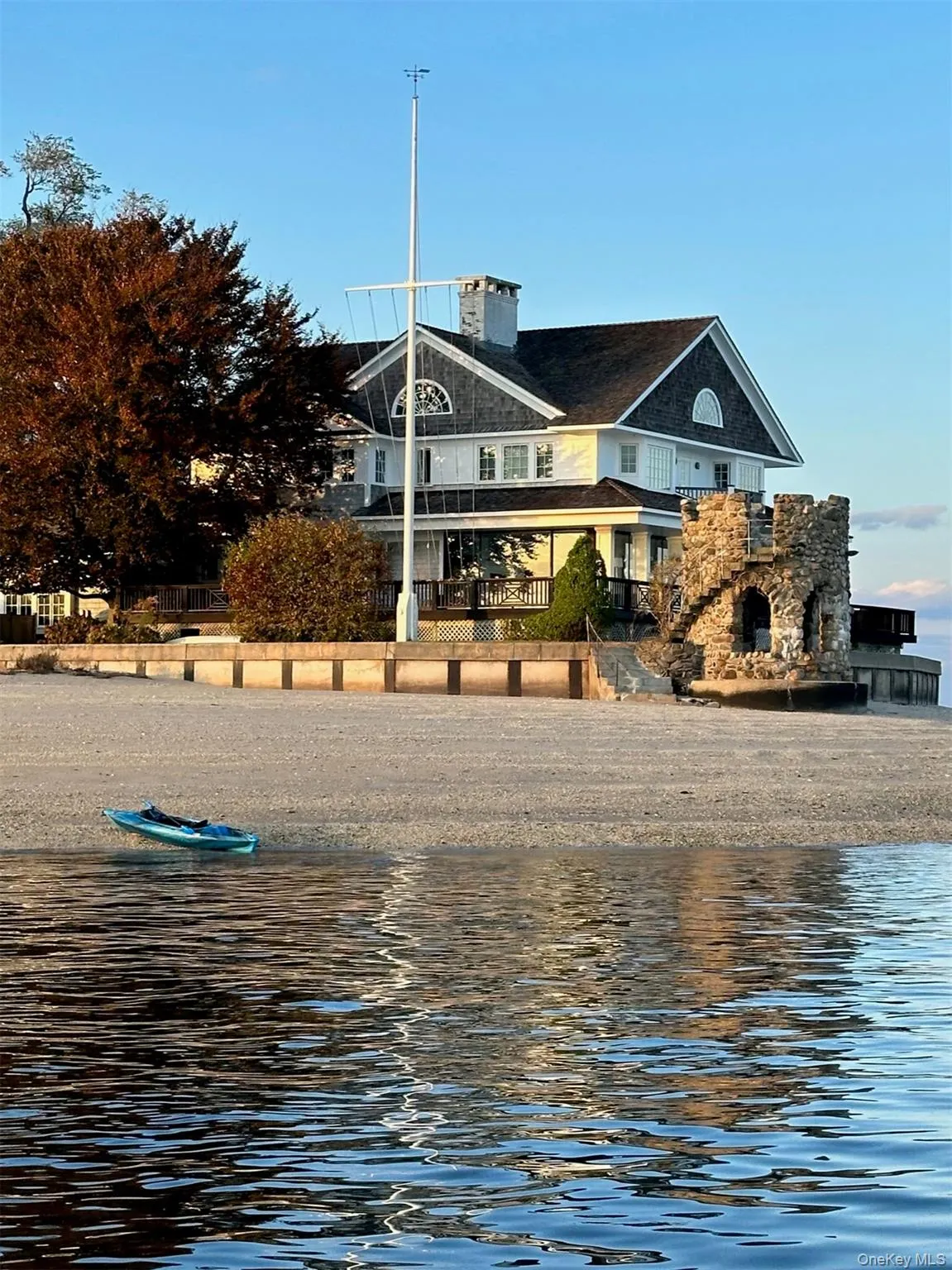Waterfront oasis Waterfront oasis