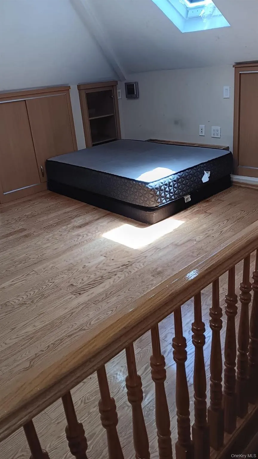 It has a skylight. It has a skylight.