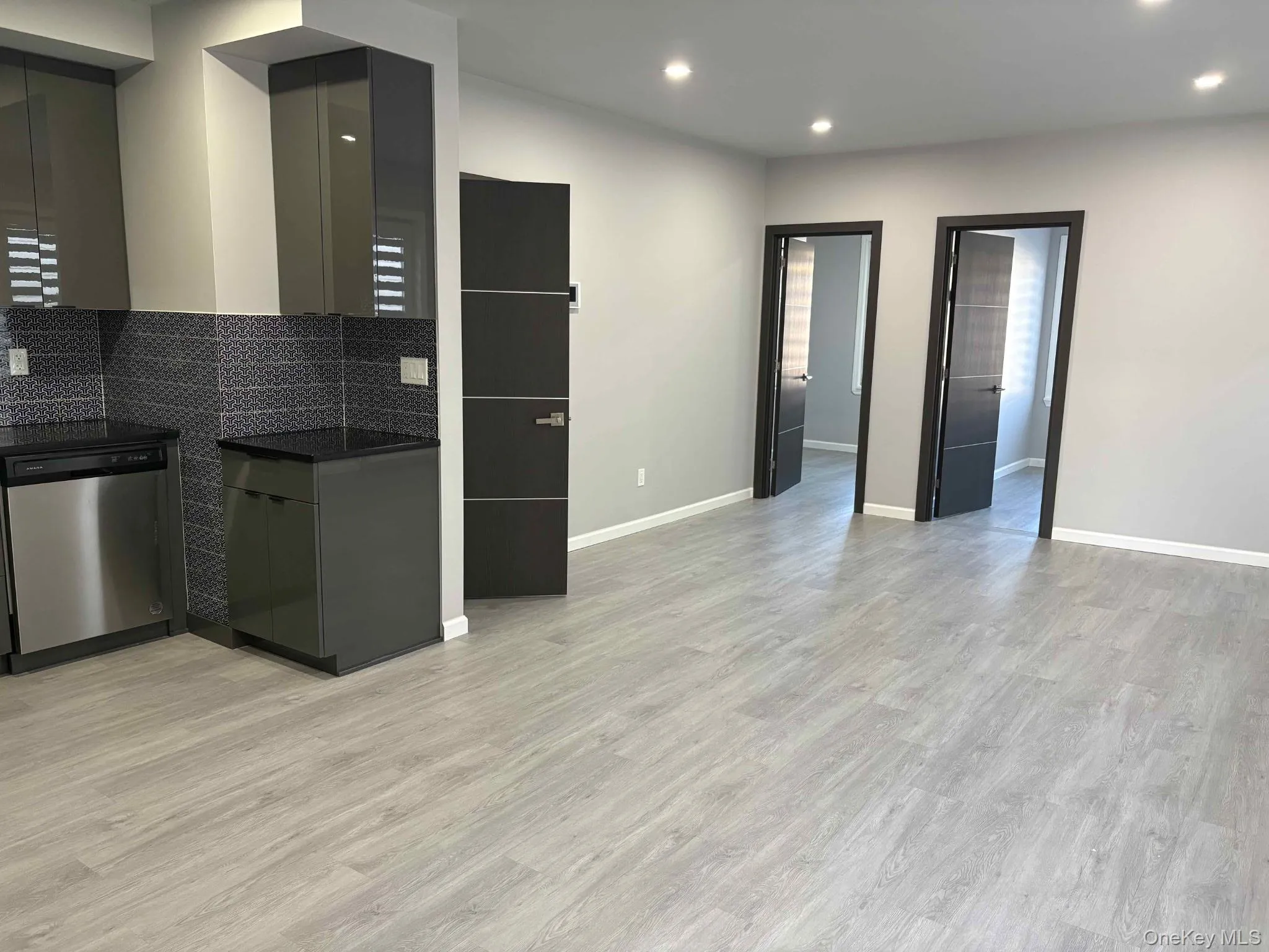 5846 Fresh Pond Road, New York, NY, 2 Bedrooms Bedrooms, 5 Rooms Rooms,1 BathroomBathrooms,Residential Lease,For Rent,Fresh Pond,0,965489 5846 Fresh Pond Road, New York, NY, 2 Bedrooms Bedrooms, 5 Rooms Rooms,1 BathroomBathrooms,Residential Lease,For Rent,Fresh Pond,0,965489