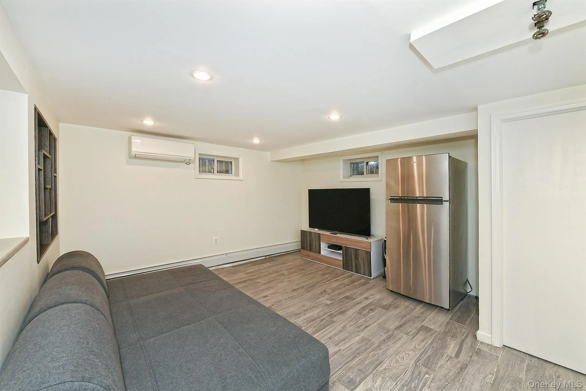 222-03 Kingsbury Avenue, New York, NY, 3 Bedrooms Bedrooms, 8 Rooms Rooms,2 BathroomsBathrooms,Residential Lease,For Rent,Kingsbury,0,965495 222-03 Kingsbury Avenue, New York, NY, 3 Bedrooms Bedrooms, 8 Rooms Rooms,2 BathroomsBathrooms,Residential Lease,For Rent,Kingsbury,0,965495