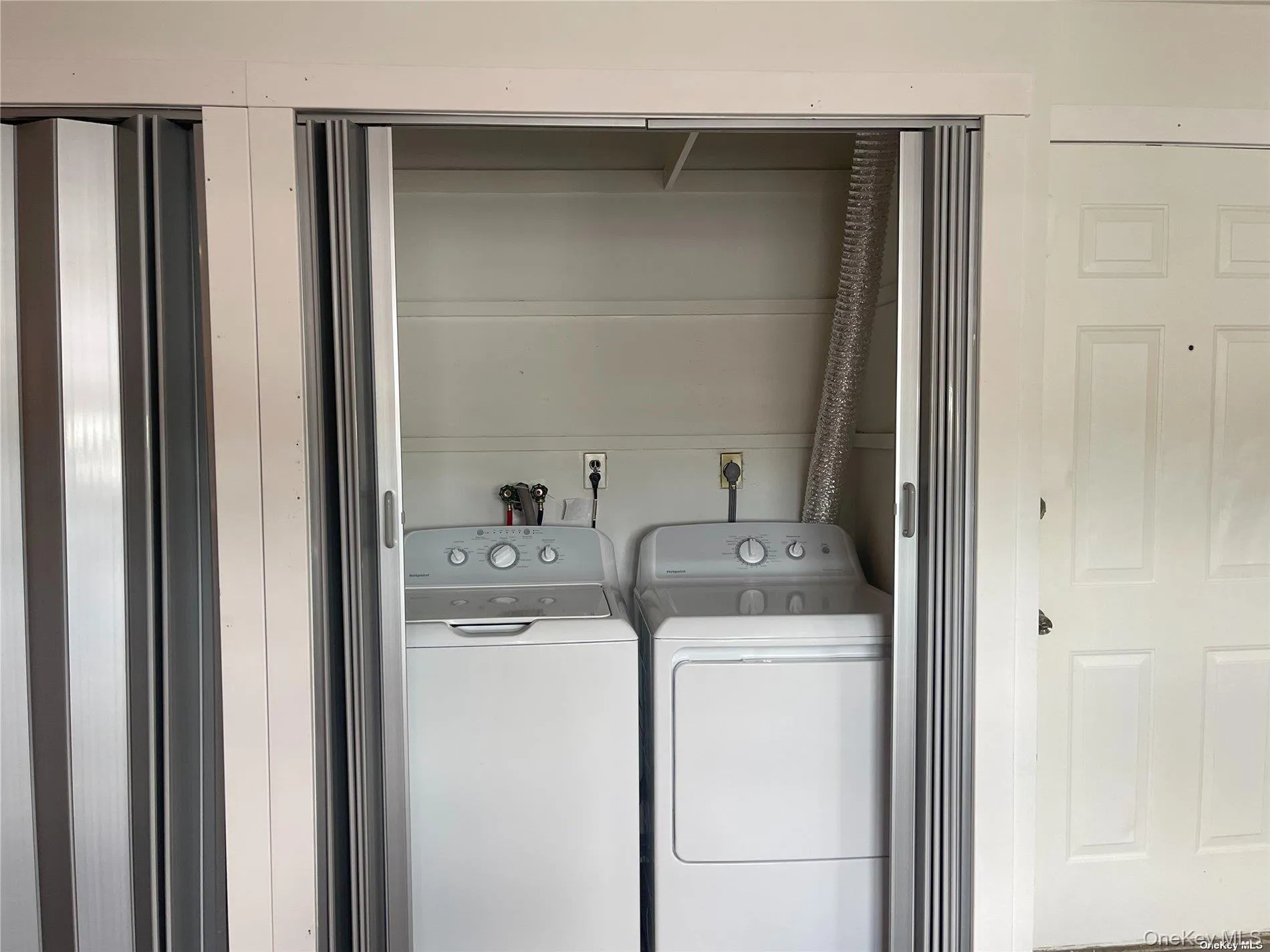 1909 Bellmore Avenue, Hempstead, NY, 2 Bedrooms Bedrooms, 4 Rooms Rooms,1 BathroomBathrooms,Residential Lease,For Rent,Bellmore,0,965591 1909 Bellmore Avenue, Hempstead, NY, 2 Bedrooms Bedrooms, 4 Rooms Rooms,1 BathroomBathrooms,Residential Lease,For Rent,Bellmore,0,965591