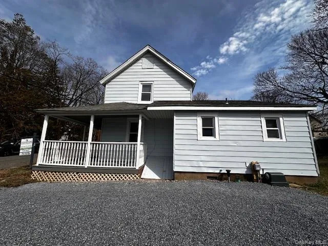 12 Canyon Street, Huntington, NY, 3 Bedrooms Bedrooms, 6 Rooms Rooms,1 BathroomBathrooms,Residential Lease,For Rent,Canyon,0,965638 12 Canyon Street, Huntington, NY, 3 Bedrooms Bedrooms, 6 Rooms Rooms,1 BathroomBathrooms,Residential Lease,For Rent,Canyon,0,965638