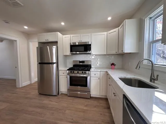 12 Canyon Street, Huntington, NY, 3 Bedrooms Bedrooms, 6 Rooms Rooms,1 BathroomBathrooms,Residential Lease,For Rent,Canyon,0,965638 12 Canyon Street, Huntington, NY, 3 Bedrooms Bedrooms, 6 Rooms Rooms,1 BathroomBathrooms,Residential Lease,For Rent,Canyon,0,965638