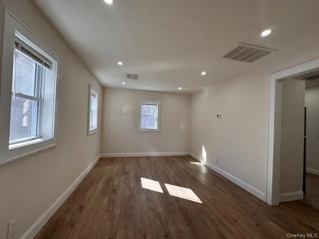 12 Canyon Street, Huntington, NY, 3 Bedrooms Bedrooms, 6 Rooms Rooms,1 BathroomBathrooms,Residential Lease,For Rent,Canyon,0,965638 12 Canyon Street, Huntington, NY, 3 Bedrooms Bedrooms, 6 Rooms Rooms,1 BathroomBathrooms,Residential Lease,For Rent,Canyon,0,965638