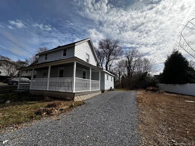12 Canyon Street, Huntington, NY, 3 Bedrooms Bedrooms, 6 Rooms Rooms,1 BathroomBathrooms,Residential Lease,For Rent,Canyon,0,965638 12 Canyon Street, Huntington, NY, 3 Bedrooms Bedrooms, 6 Rooms Rooms,1 BathroomBathrooms,Residential Lease,For Rent,Canyon,0,965638