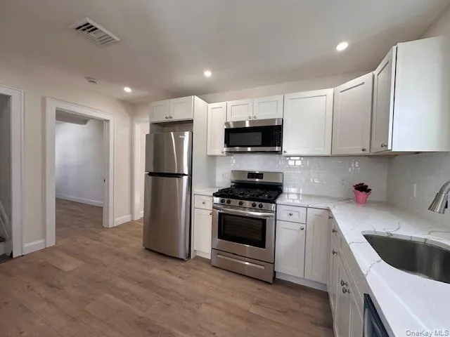 12 Canyon Street, Huntington, NY, 3 Bedrooms Bedrooms, 6 Rooms Rooms,1 BathroomBathrooms,Residential Lease,For Rent,Canyon,0,965638 12 Canyon Street, Huntington, NY, 3 Bedrooms Bedrooms, 6 Rooms Rooms,1 BathroomBathrooms,Residential Lease,For Rent,Canyon,0,965638