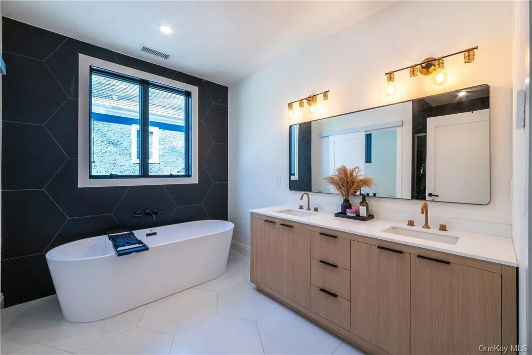 23 Poplar Street, Greenburgh, NY, 4 Bedrooms Bedrooms, 8 Rooms Rooms,4 BathroomsBathrooms,Residential Lease,For Rent,Poplar,0,965661 23 Poplar Street, Greenburgh, NY, 4 Bedrooms Bedrooms, 8 Rooms Rooms,4 BathroomsBathrooms,Residential Lease,For Rent,Poplar,0,965661