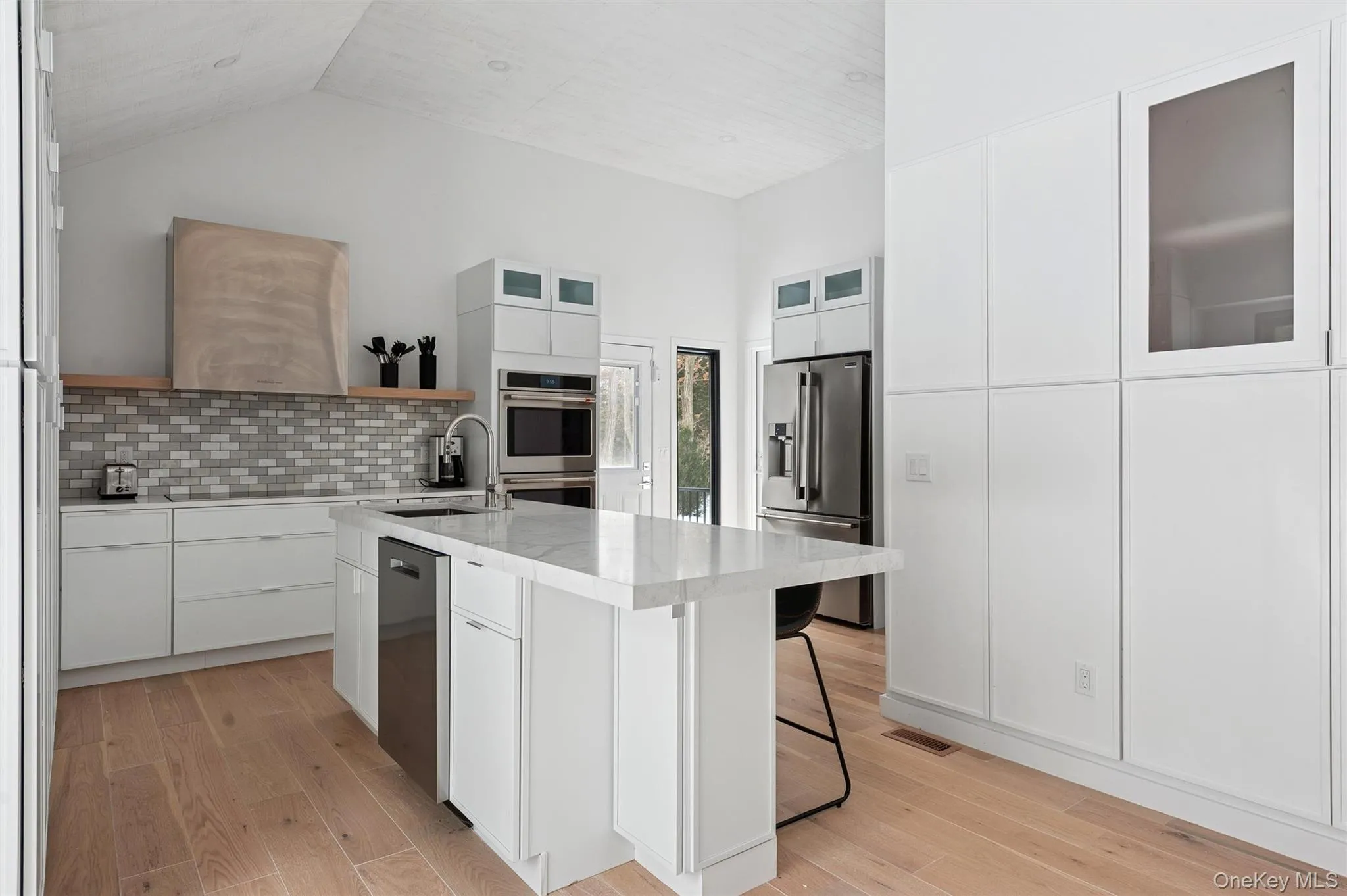 10 Hampton Street, Southampton, NY, 4 Bedroom Bedrooms, 12 Room Rooms,4 BathroomBathrooms,Residential Lease,For Rent,Hampton,0,965687 10 Hampton Street, Southampton, NY, 4 Bedroom Bedrooms, 12 Room Rooms,4 BathroomBathrooms,Residential Lease,For Rent,Hampton,0,965687