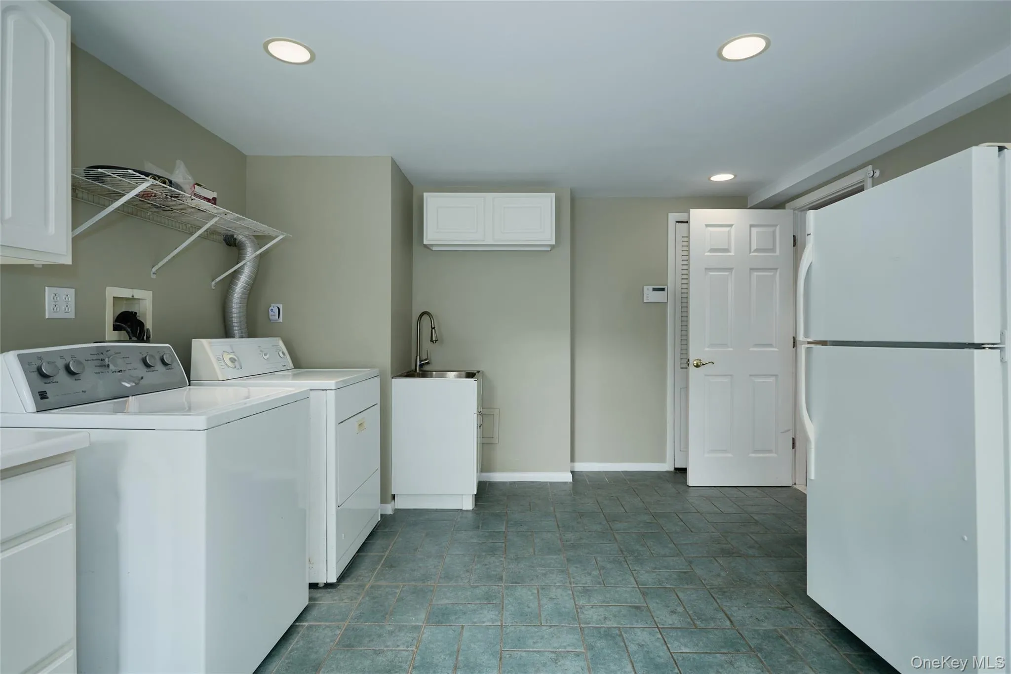 43 Sunset Terrace, Woodbury, NY, 3 Bedrooms Bedrooms, 9 Rooms Rooms,2 BathroomsBathrooms,Residential,For Rent,Sunset,0,965720 43 Sunset Terrace, Woodbury, NY, 3 Bedrooms Bedrooms, 9 Rooms Rooms,2 BathroomsBathrooms,Residential,For Rent,Sunset,0,965720