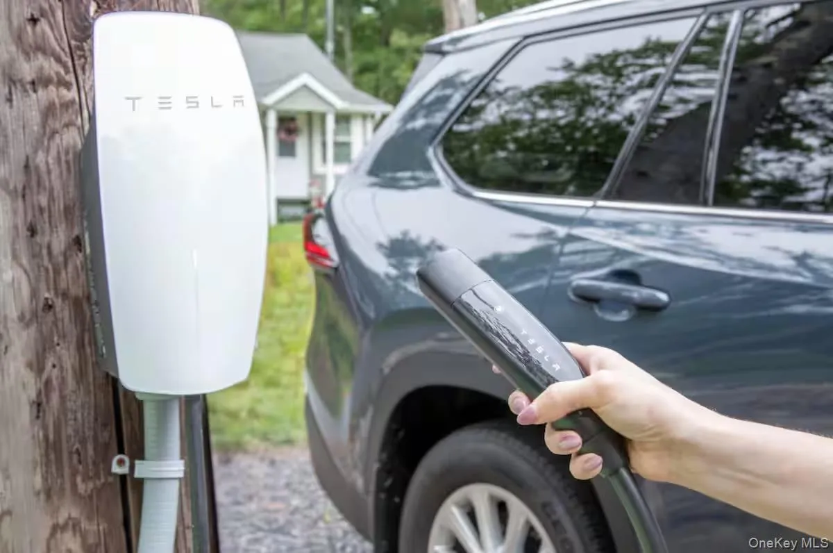 Electric vehicle charger Electric vehicle charger