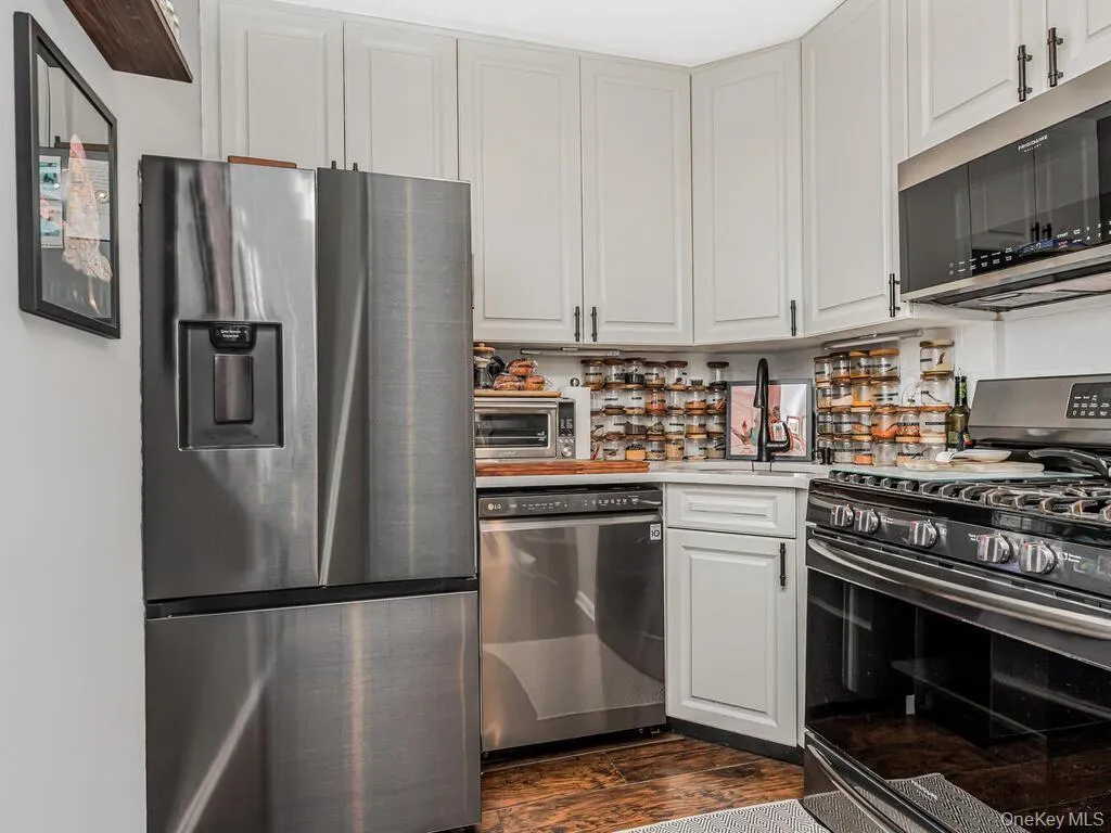 5800 Arlington Avenue, New York, NY, 1 Bedroom Bedrooms, 4 Rooms Rooms,1 BathroomBathrooms,Residential Sale,For Rent,Arlington,0,965814 5800 Arlington Avenue, New York, NY, 1 Bedroom Bedrooms, 4 Rooms Rooms,1 BathroomBathrooms,Residential Sale,For Rent,Arlington,0,965814