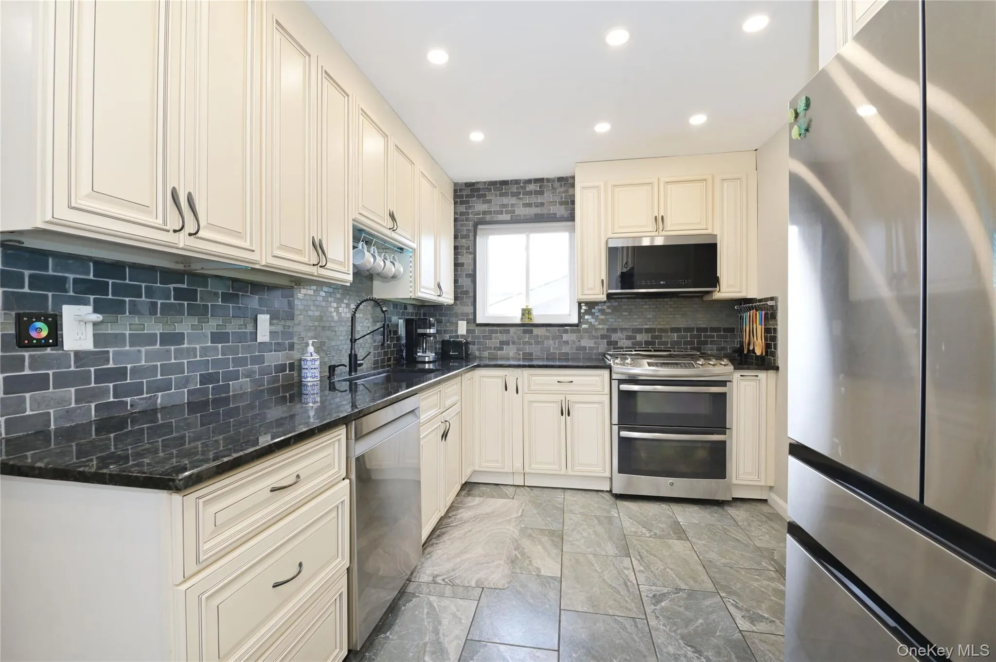 3485 Riverside Drive, Hempstead, NY, 3 Bedrooms Bedrooms, 8 Rooms Rooms,2 BathroomsBathrooms,Residential Lease,For Rent,Riverside,0,965827 3485 Riverside Drive, Hempstead, NY, 3 Bedrooms Bedrooms, 8 Rooms Rooms,2 BathroomsBathrooms,Residential Lease,For Rent,Riverside,0,965827