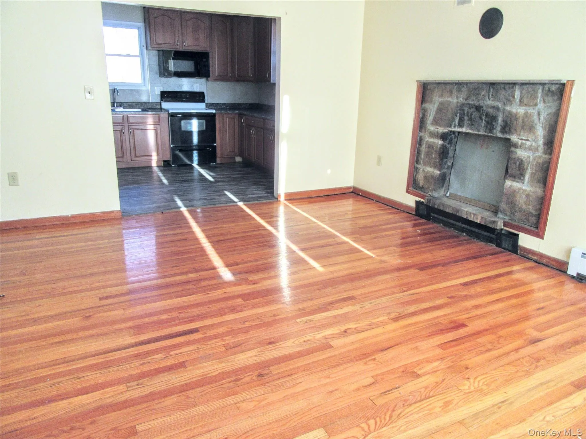 18 Station Road, Blooming Grove, NY, 3 Bedrooms Bedrooms, 5 Rooms Rooms,1 BathroomBathrooms,Residential Lease,For Rent,Station,0,965833 18 Station Road, Blooming Grove, NY, 3 Bedrooms Bedrooms, 5 Rooms Rooms,1 BathroomBathrooms,Residential Lease,For Rent,Station,0,965833