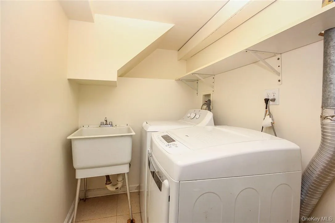237 Coligni Avenue, New Rochelle, NY, 5 Bedrooms Bedrooms, 11 Rooms Rooms,3 BathroomsBathrooms,Residential,For Rent,Coligni,0,965870 237 Coligni Avenue, New Rochelle, NY, 5 Bedrooms Bedrooms, 11 Rooms Rooms,3 BathroomsBathrooms,Residential,For Rent,Coligni,0,965870