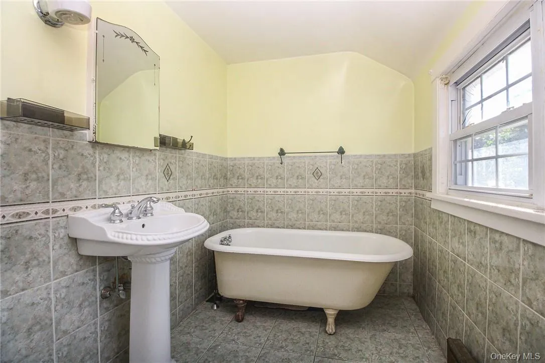 237 Coligni Avenue, New Rochelle, NY, 5 Bedrooms Bedrooms, 11 Rooms Rooms,3 BathroomsBathrooms,Residential,For Rent,Coligni,0,965870 237 Coligni Avenue, New Rochelle, NY, 5 Bedrooms Bedrooms, 11 Rooms Rooms,3 BathroomsBathrooms,Residential,For Rent,Coligni,0,965870