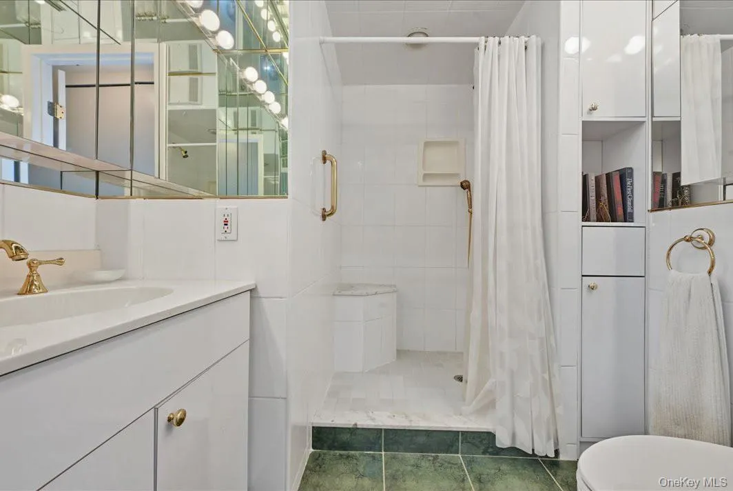 26910 Grand Central Parkway, New York, NY, 2 Bedrooms Bedrooms, 5 Rooms Rooms,2 BathroomsBathrooms,Residential,For Rent,Grand Central,0,965926 26910 Grand Central Parkway, New York, NY, 2 Bedrooms Bedrooms, 5 Rooms Rooms,2 BathroomsBathrooms,Residential,For Rent,Grand Central,0,965926