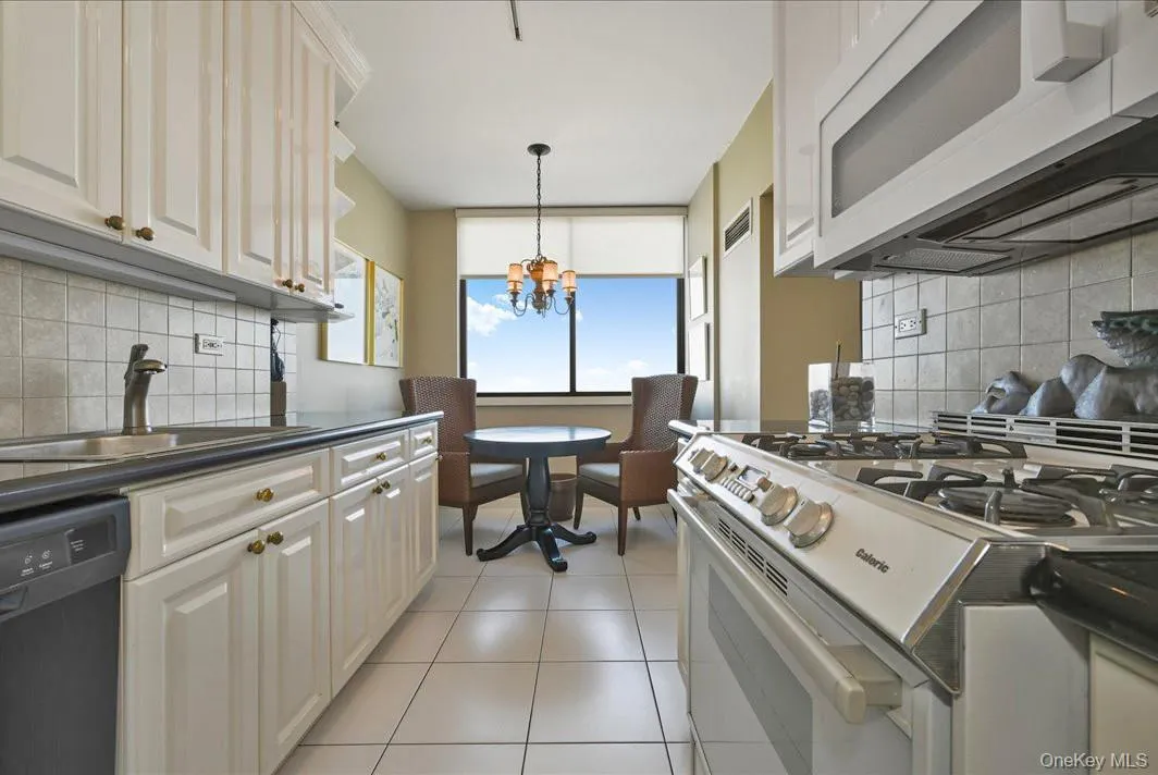 26910 Grand Central Parkway, New York, NY, 2 Bedrooms Bedrooms, 5 Rooms Rooms,2 BathroomsBathrooms,Residential,For Rent,Grand Central,0,965926 26910 Grand Central Parkway, New York, NY, 2 Bedrooms Bedrooms, 5 Rooms Rooms,2 BathroomsBathrooms,Residential,For Rent,Grand Central,0,965926