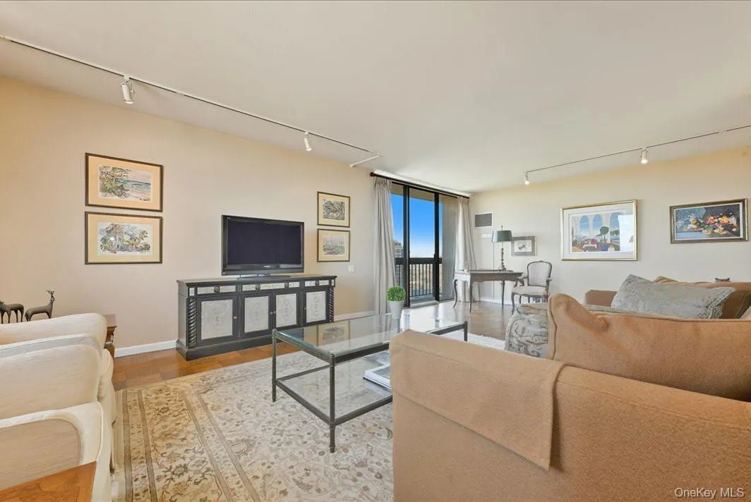 26910 Grand Central Parkway, New York, NY, 2 Bedrooms Bedrooms, 5 Rooms Rooms,2 BathroomsBathrooms,Residential,For Rent,Grand Central,0,965926 26910 Grand Central Parkway, New York, NY, 2 Bedrooms Bedrooms, 5 Rooms Rooms,2 BathroomsBathrooms,Residential,For Rent,Grand Central,0,965926