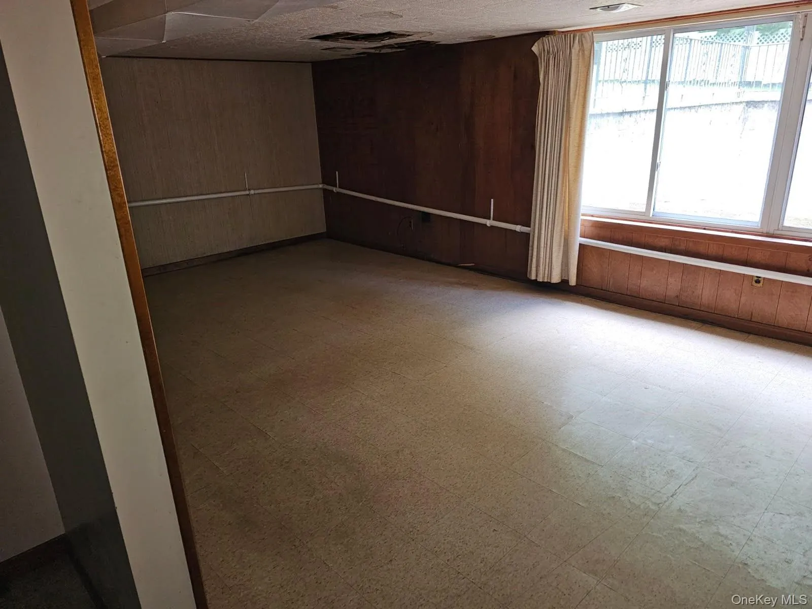 15 Scotchtown Place, Middletown, NY, 4 Bedrooms Bedrooms, 7 Rooms Rooms,1 BathroomBathrooms,Residential,For Rent,Scotchtown,0,965998 15 Scotchtown Place, Middletown, NY, 4 Bedrooms Bedrooms, 7 Rooms Rooms,1 BathroomBathrooms,Residential,For Rent,Scotchtown,0,965998