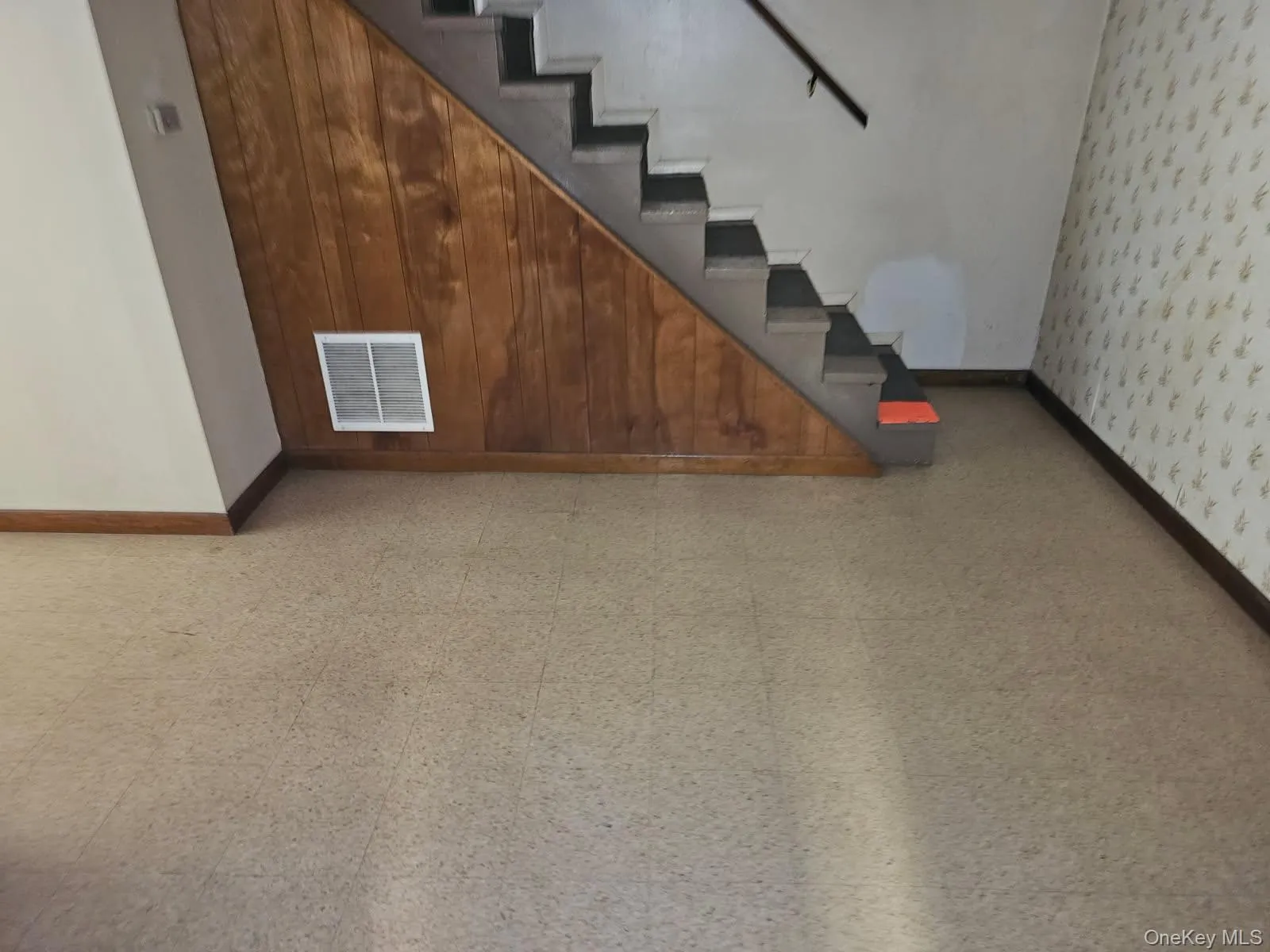15 Scotchtown Place, Middletown, NY, 4 Bedrooms Bedrooms, 7 Rooms Rooms,1 BathroomBathrooms,Residential,For Rent,Scotchtown,0,965998 15 Scotchtown Place, Middletown, NY, 4 Bedrooms Bedrooms, 7 Rooms Rooms,1 BathroomBathrooms,Residential,For Rent,Scotchtown,0,965998