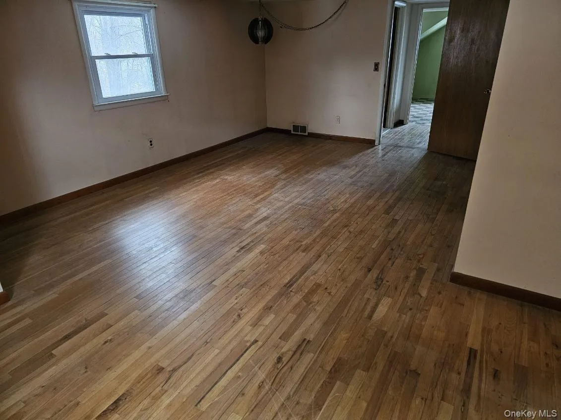 15 Scotchtown Place, Middletown, NY, 4 Bedrooms Bedrooms, 7 Rooms Rooms,1 BathroomBathrooms,Residential,For Rent,Scotchtown,0,965998 15 Scotchtown Place, Middletown, NY, 4 Bedrooms Bedrooms, 7 Rooms Rooms,1 BathroomBathrooms,Residential,For Rent,Scotchtown,0,965998