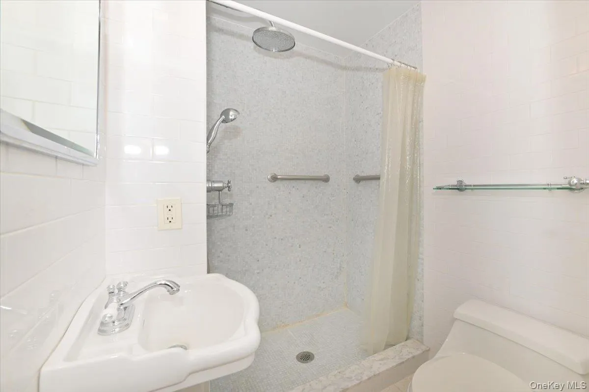 2nd Renovated Full Bath 2nd Renovated Full Bath
