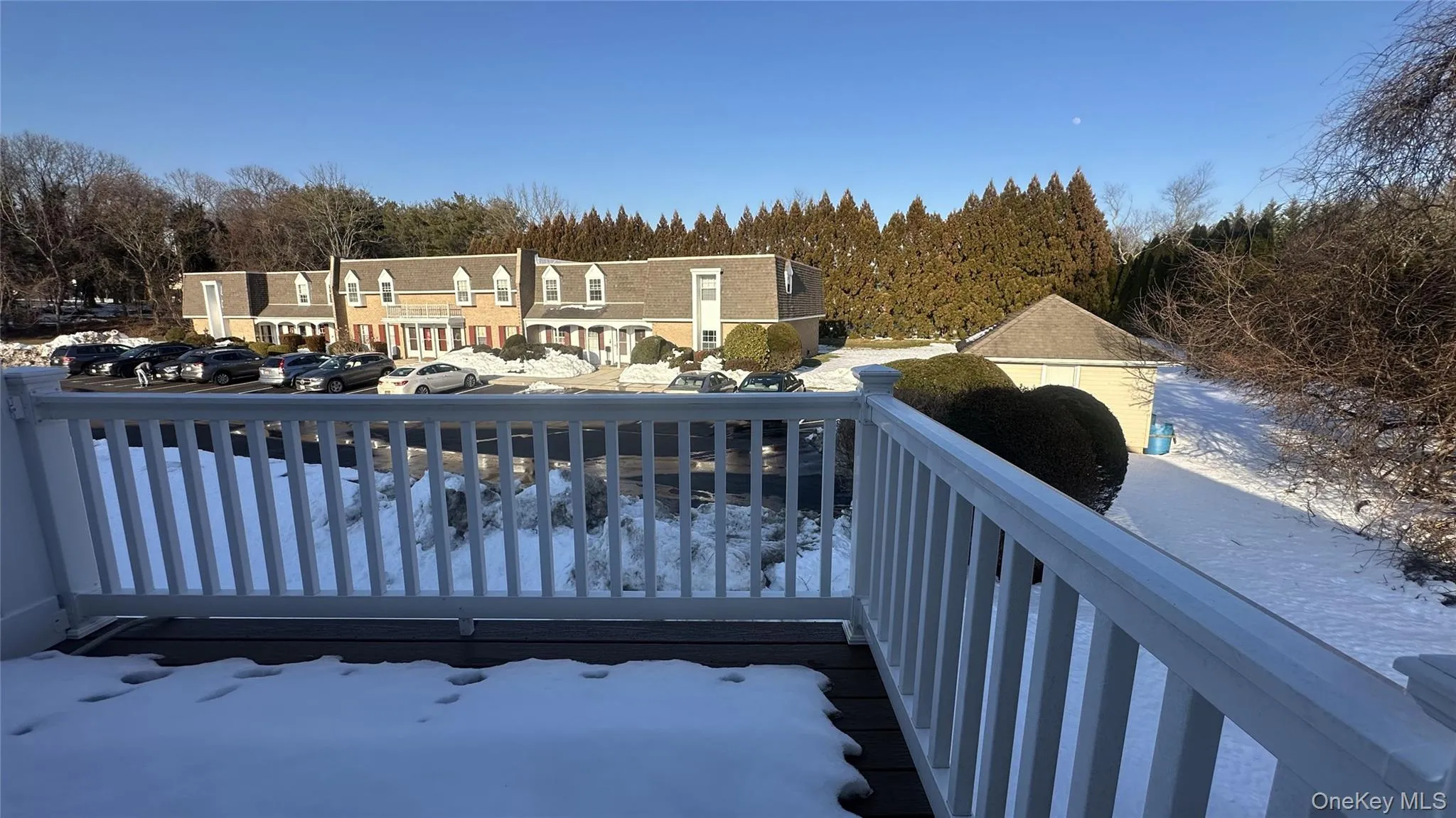 PRIVATE BALCONY OVERLOOKING COMMUNITY PRIVATE BALCONY OVERLOOKING COMMUNITY