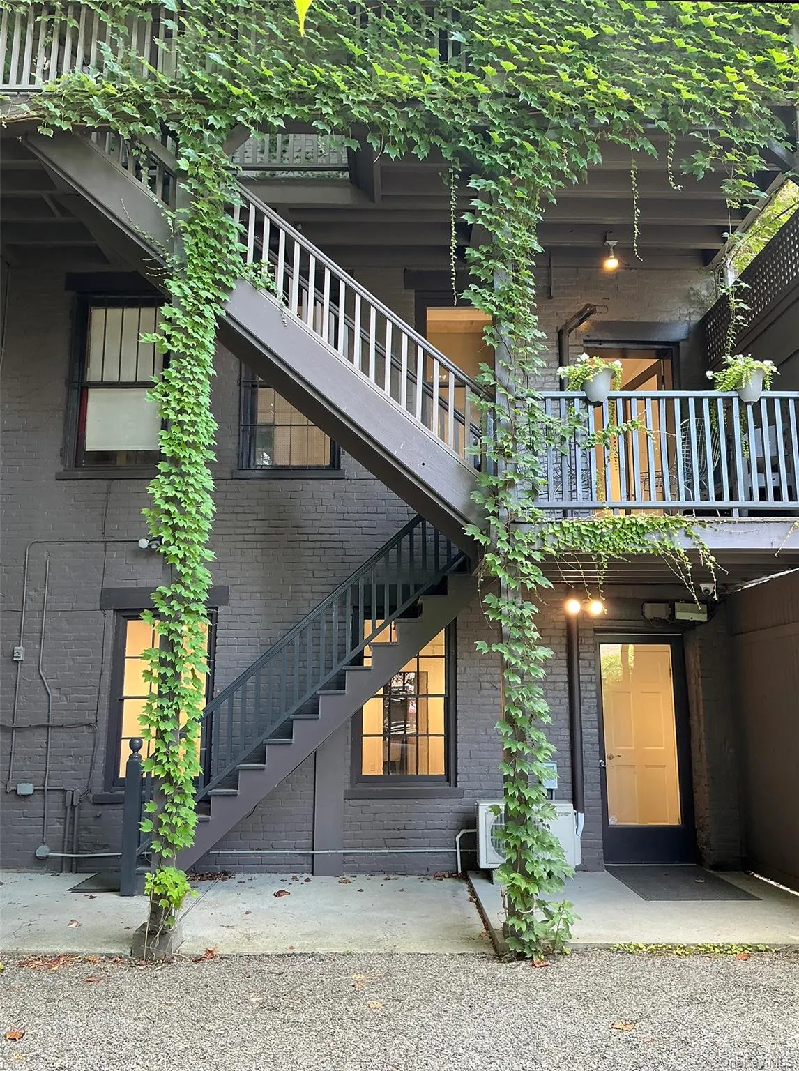 362 1/2 Warren Street, Hudson, NY, 4 Rooms Rooms,1 BathroomBathrooms,Residential Lease,For Rent,Warren,0,966058 362 1/2 Warren Street, Hudson, NY, 4 Rooms Rooms,1 BathroomBathrooms,Residential Lease,For Rent,Warren,0,966058