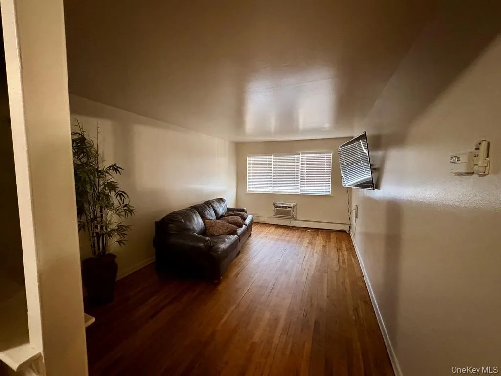 1264 Metcalf Avenue, New York, NY, 3 Bedrooms Bedrooms, 6 Rooms Rooms,1 BathroomBathrooms,Residential Lease,For Rent,Metcalf,0,966081 1264 Metcalf Avenue, New York, NY, 3 Bedrooms Bedrooms, 6 Rooms Rooms,1 BathroomBathrooms,Residential Lease,For Rent,Metcalf,0,966081