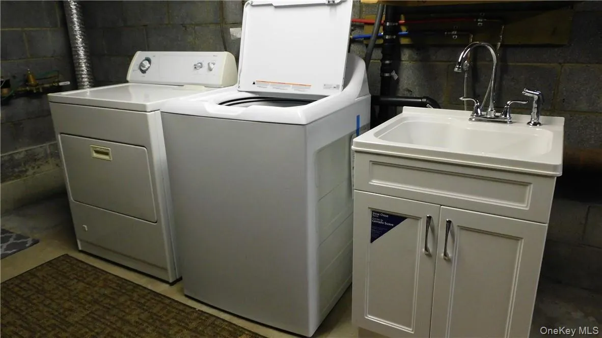 10 Nauraushaun Road, Orangetown, NY, 3 Bedrooms Bedrooms, 7 Rooms Rooms,2 BathroomsBathrooms,Residential Lease,For Rent,Nauraushaun,0,966092 10 Nauraushaun Road, Orangetown, NY, 3 Bedrooms Bedrooms, 7 Rooms Rooms,2 BathroomsBathrooms,Residential Lease,For Rent,Nauraushaun,0,966092