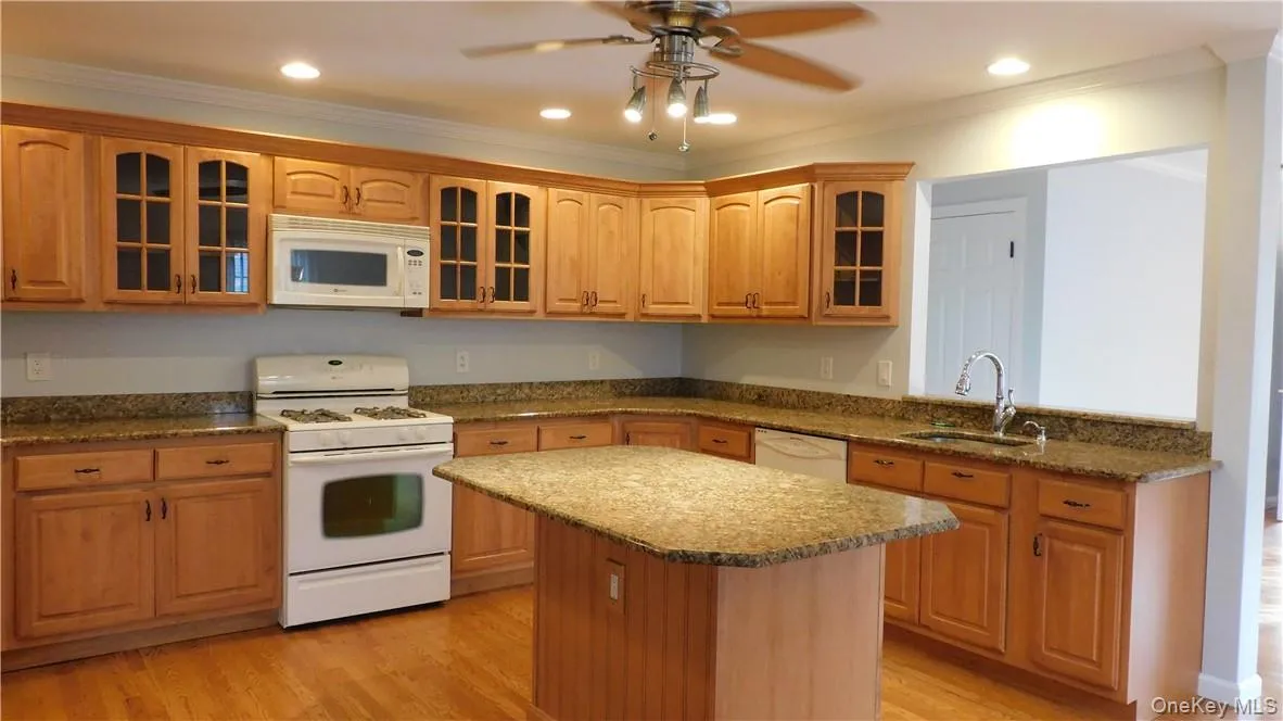 10 Nauraushaun Road, Orangetown, NY, 3 Bedrooms Bedrooms, 7 Rooms Rooms,2 BathroomsBathrooms,Residential Lease,For Rent,Nauraushaun,0,966092 10 Nauraushaun Road, Orangetown, NY, 3 Bedrooms Bedrooms, 7 Rooms Rooms,2 BathroomsBathrooms,Residential Lease,For Rent,Nauraushaun,0,966092