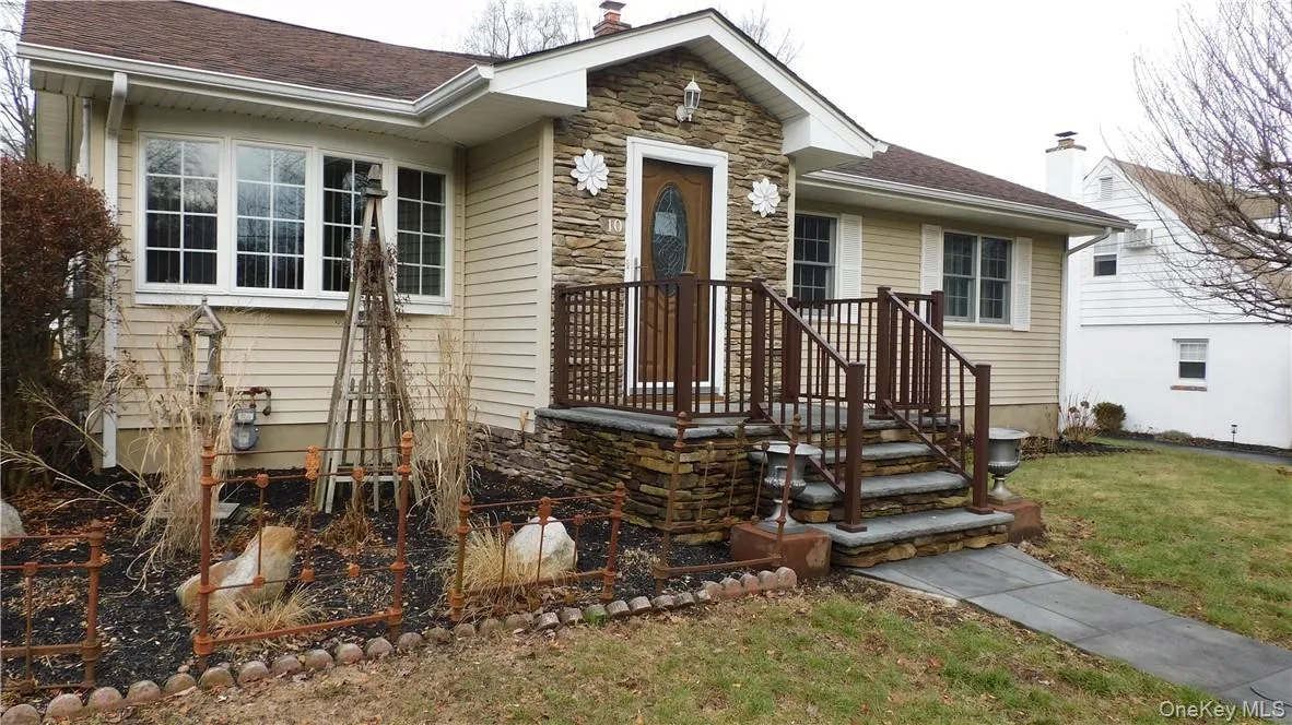 10 Nauraushaun Road, Orangetown, NY, 3 Bedrooms Bedrooms, 7 Rooms Rooms,2 BathroomsBathrooms,Residential Lease,For Rent,Nauraushaun,0,966092 10 Nauraushaun Road, Orangetown, NY, 3 Bedrooms Bedrooms, 7 Rooms Rooms,2 BathroomsBathrooms,Residential Lease,For Rent,Nauraushaun,0,966092