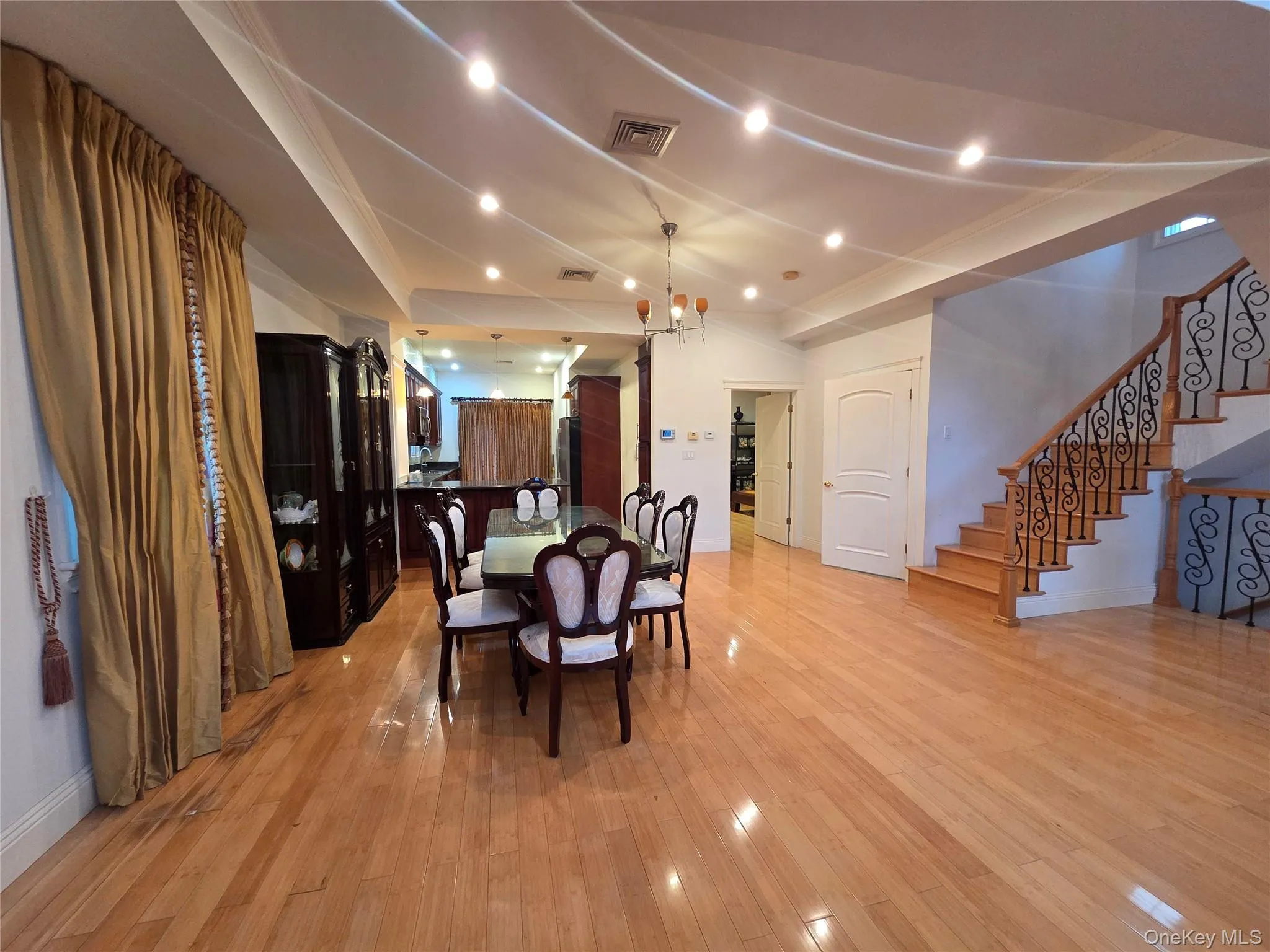 35-62 168th Street, New York, NY, 3 Bedrooms Bedrooms, 7 Rooms Rooms,2 BathroomsBathrooms,Residential,For Rent,168th,0,966137 35-62 168th Street, New York, NY, 3 Bedrooms Bedrooms, 7 Rooms Rooms,2 BathroomsBathrooms,Residential,For Rent,168th,0,966137