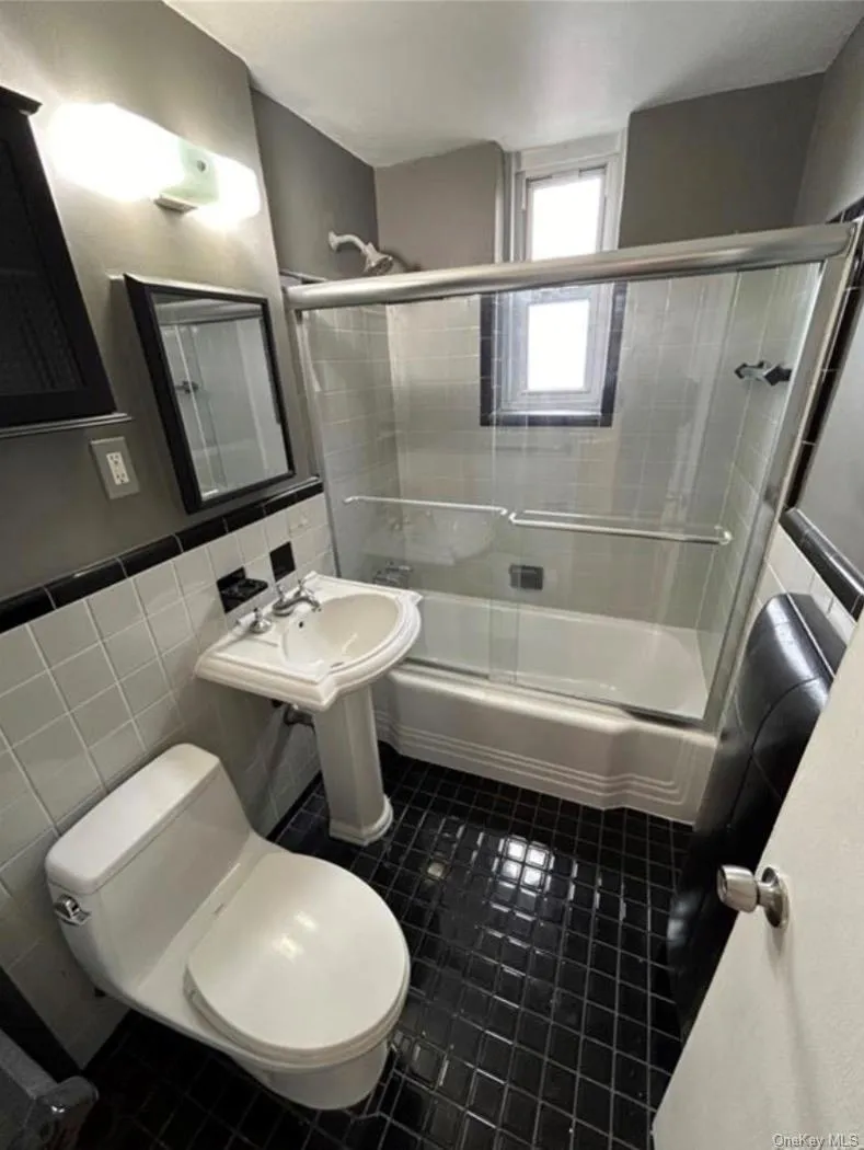 220 Pelham Road, New Rochelle, NY, 1 Bedroom Bedrooms, 3 Rooms Rooms,1 BathroomBathrooms,Residential Lease,For Rent,Pelham,0,966154 220 Pelham Road, New Rochelle, NY, 1 Bedroom Bedrooms, 3 Rooms Rooms,1 BathroomBathrooms,Residential Lease,For Rent,Pelham,0,966154