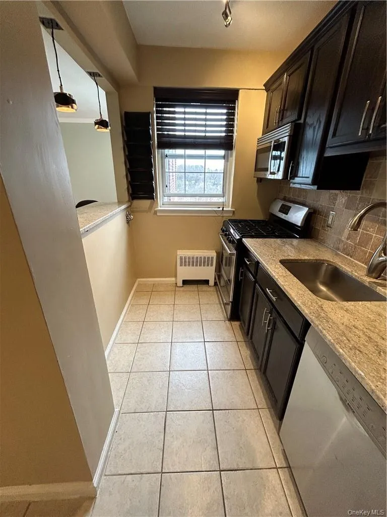 220 Pelham Road, New Rochelle, NY, 1 Bedroom Bedrooms, 3 Rooms Rooms,1 BathroomBathrooms,Residential Lease,For Rent,Pelham,0,966154 220 Pelham Road, New Rochelle, NY, 1 Bedroom Bedrooms, 3 Rooms Rooms,1 BathroomBathrooms,Residential Lease,For Rent,Pelham,0,966154