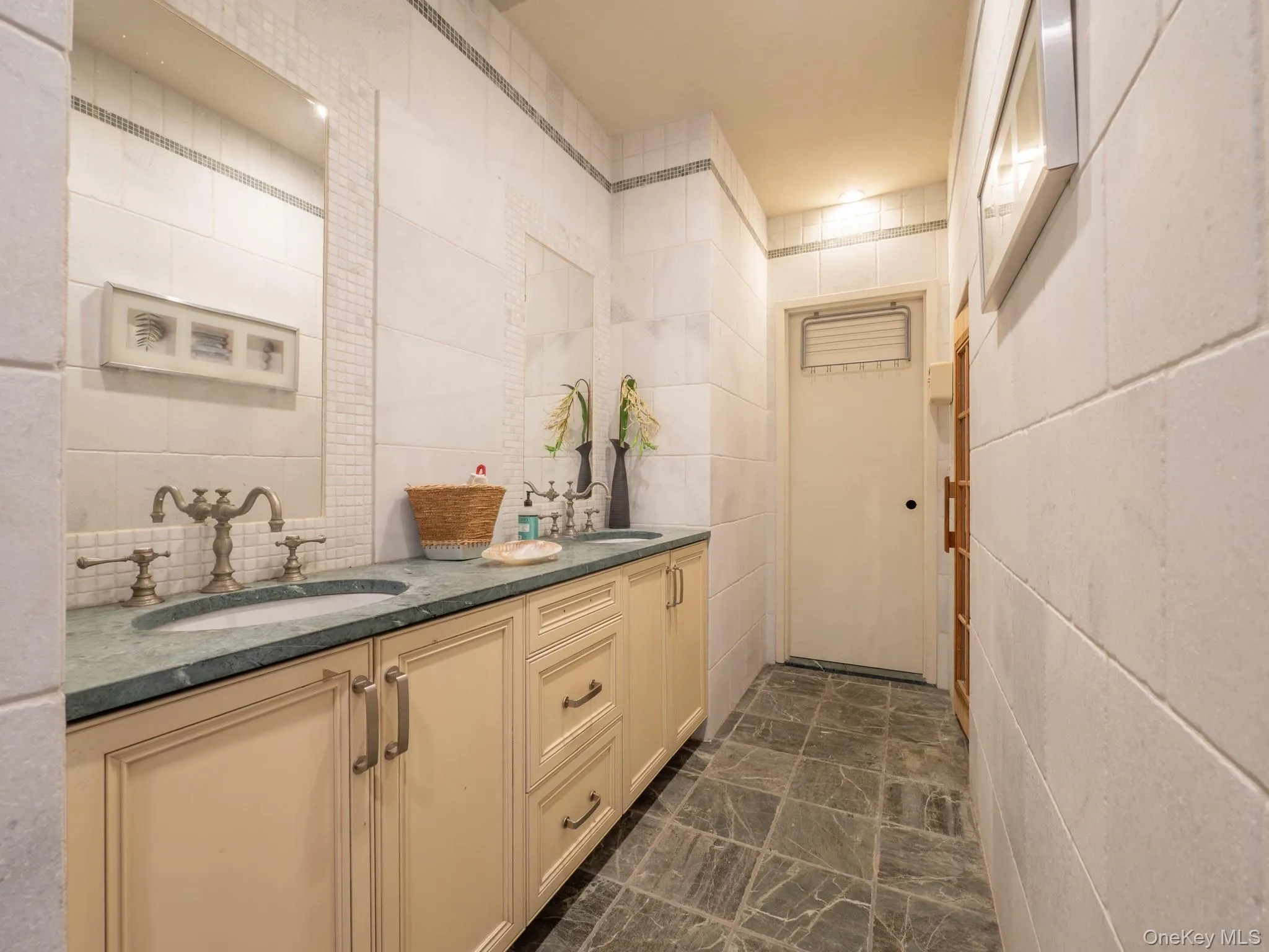 18461 Radnor Road, New York, NY, 5 Bedrooms Bedrooms, 20 Rooms Rooms,7 BathroomsBathrooms,Residential,For Rent,Radnor,0,966166 18461 Radnor Road, New York, NY, 5 Bedrooms Bedrooms, 20 Rooms Rooms,7 BathroomsBathrooms,Residential,For Rent,Radnor,0,966166