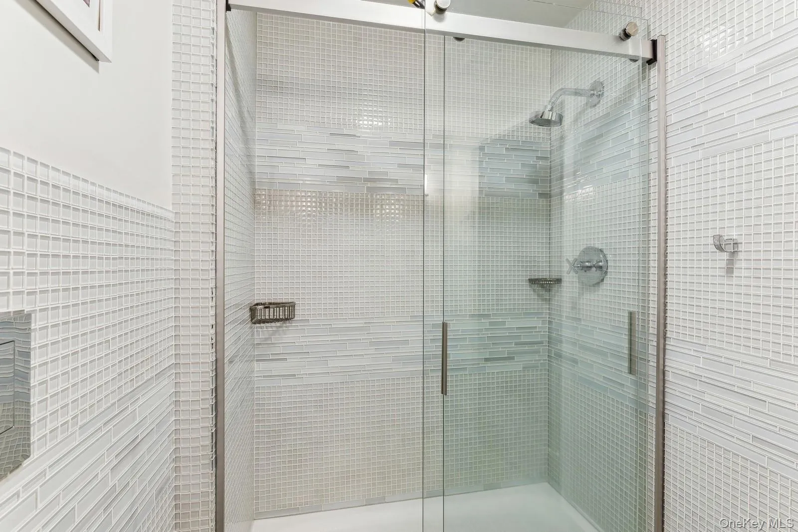 Hall Bath - Photo 2 Hall Bath - Photo 2