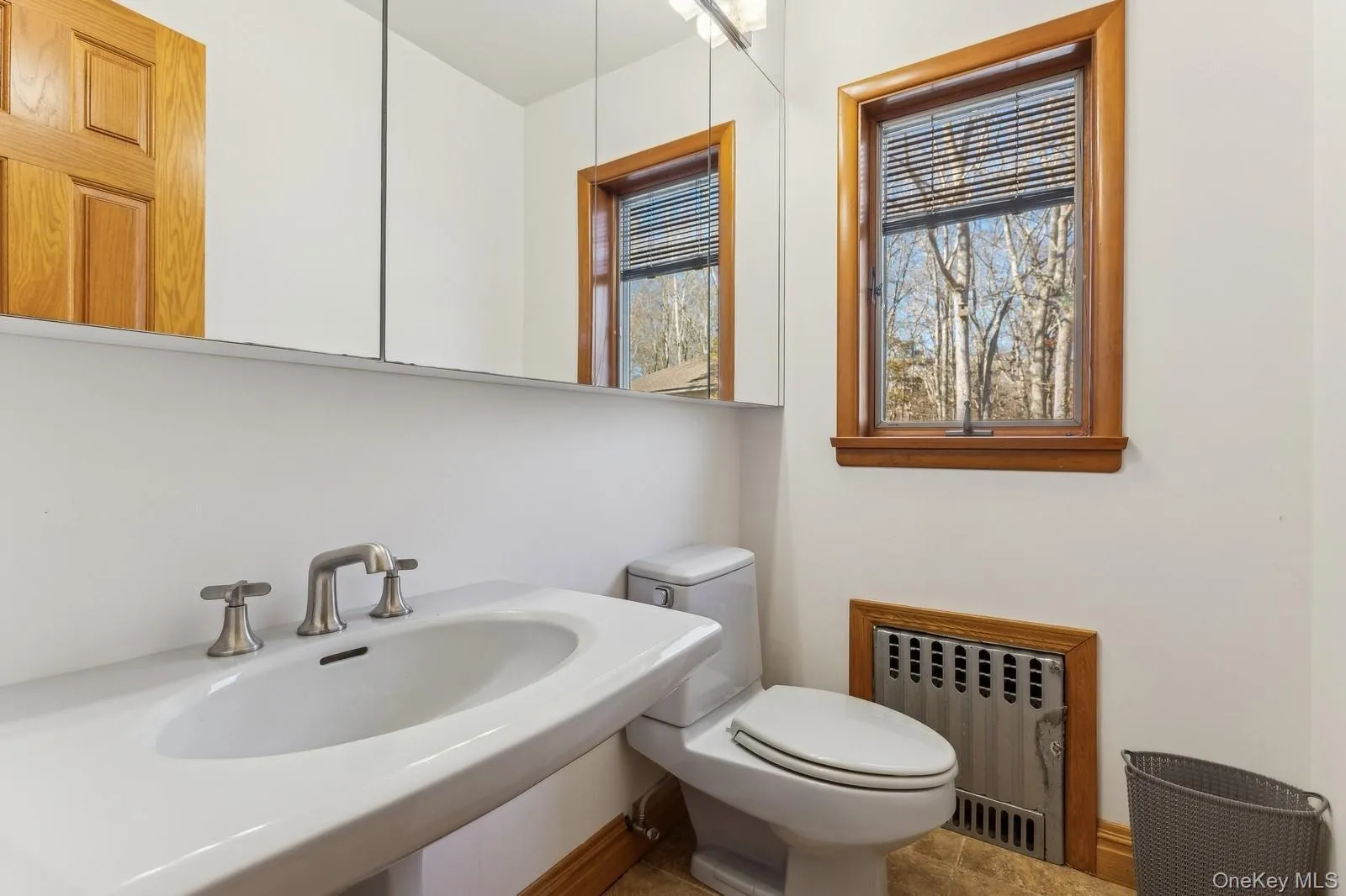 1/2 Bath Off Kitchen 1/2 Bath Off Kitchen