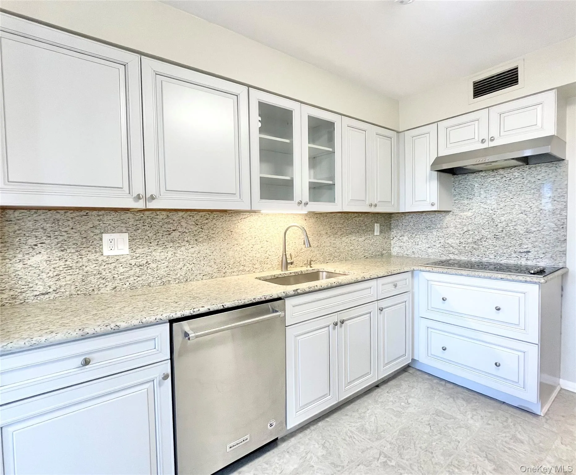 12 Bond Street, North Hempstead, NY, 2 Bedrooms Bedrooms, 5 Rooms Rooms,2 BathroomsBathrooms,Residential Lease,For Rent,Bond,0,966218 12 Bond Street, North Hempstead, NY, 2 Bedrooms Bedrooms, 5 Rooms Rooms,2 BathroomsBathrooms,Residential Lease,For Rent,Bond,0,966218