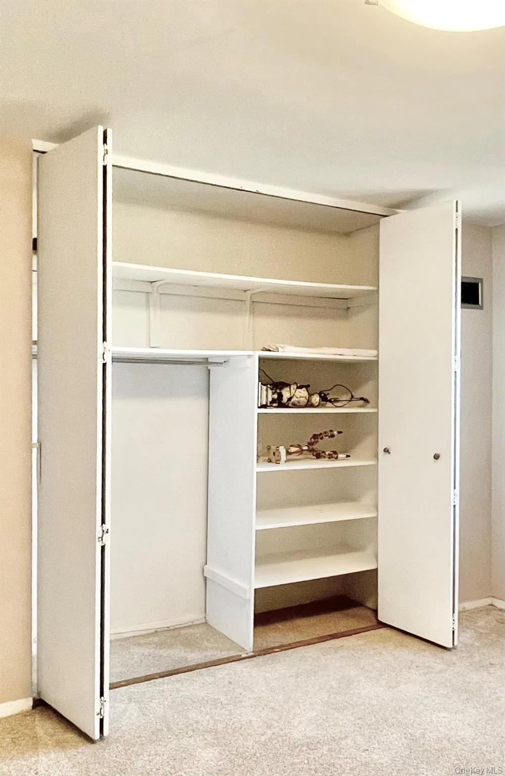 12 Bond Street, North Hempstead, NY, 2 Bedrooms Bedrooms, 5 Rooms Rooms,2 BathroomsBathrooms,Residential Lease,For Rent,Bond,0,966218 12 Bond Street, North Hempstead, NY, 2 Bedrooms Bedrooms, 5 Rooms Rooms,2 BathroomsBathrooms,Residential Lease,For Rent,Bond,0,966218