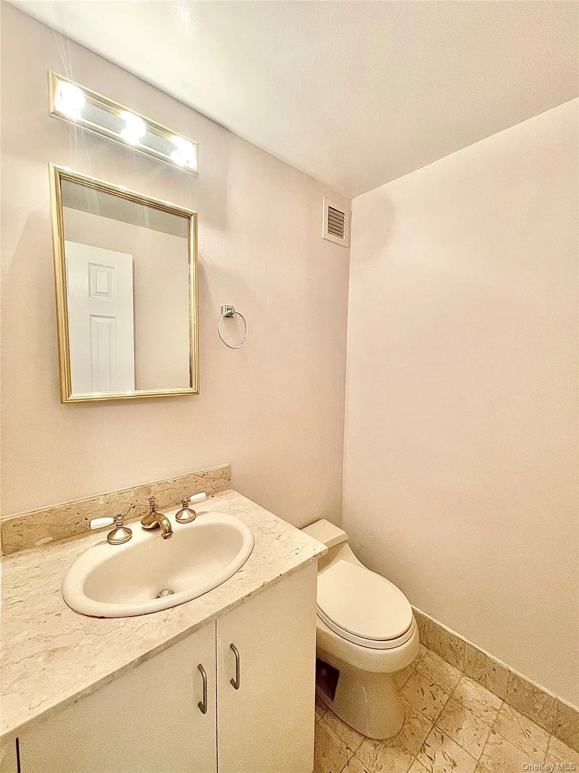 12 Bond Street, North Hempstead, NY, 2 Bedrooms Bedrooms, 5 Rooms Rooms,2 BathroomsBathrooms,Residential Lease,For Rent,Bond,0,966218 12 Bond Street, North Hempstead, NY, 2 Bedrooms Bedrooms, 5 Rooms Rooms,2 BathroomsBathrooms,Residential Lease,For Rent,Bond,0,966218