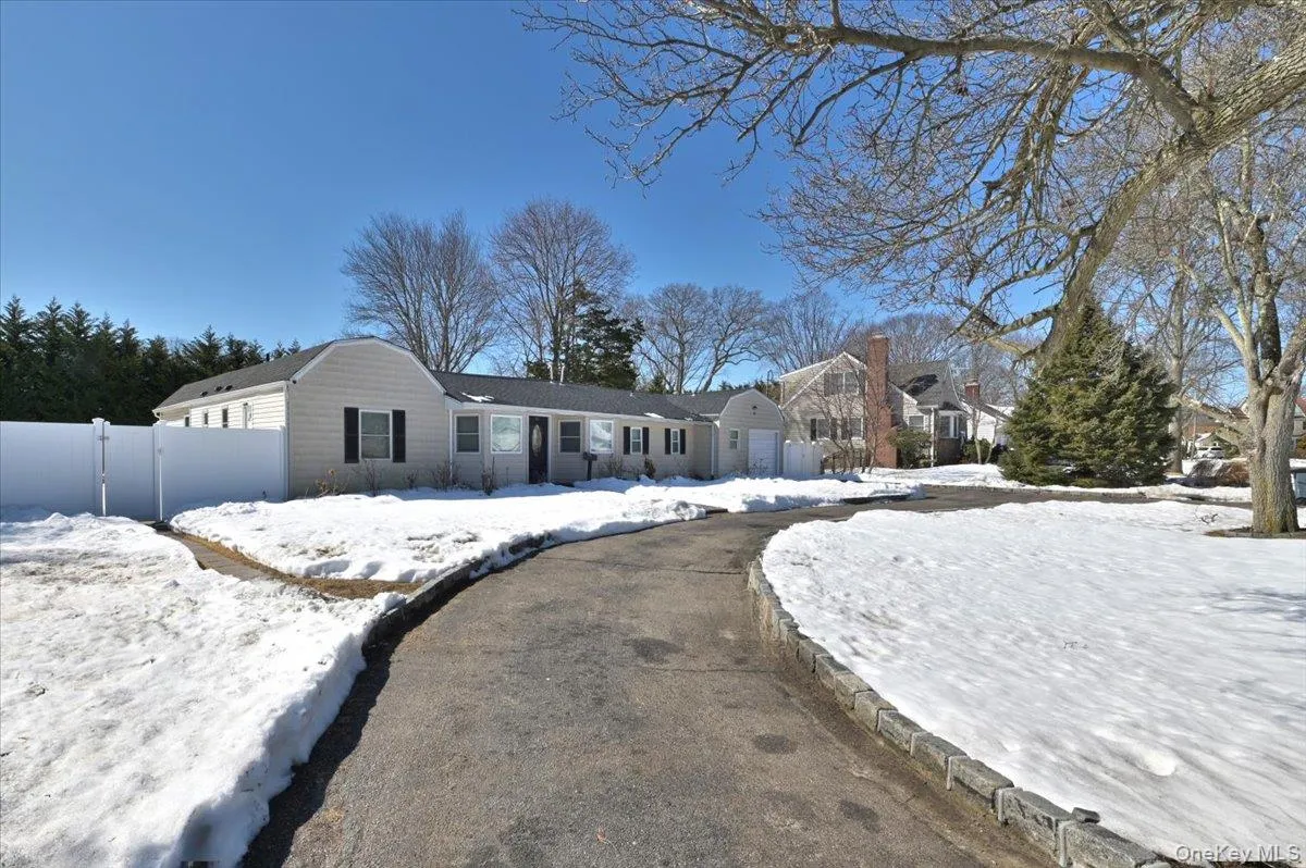 62 Bayside Avenue, Babylon, NY, 4 Bedrooms Bedrooms, 8 Rooms Rooms,3 BathroomsBathrooms,Residential,For Rent,Bayside,0,966229 62 Bayside Avenue, Babylon, NY, 4 Bedrooms Bedrooms, 8 Rooms Rooms,3 BathroomsBathrooms,Residential,For Rent,Bayside,0,966229