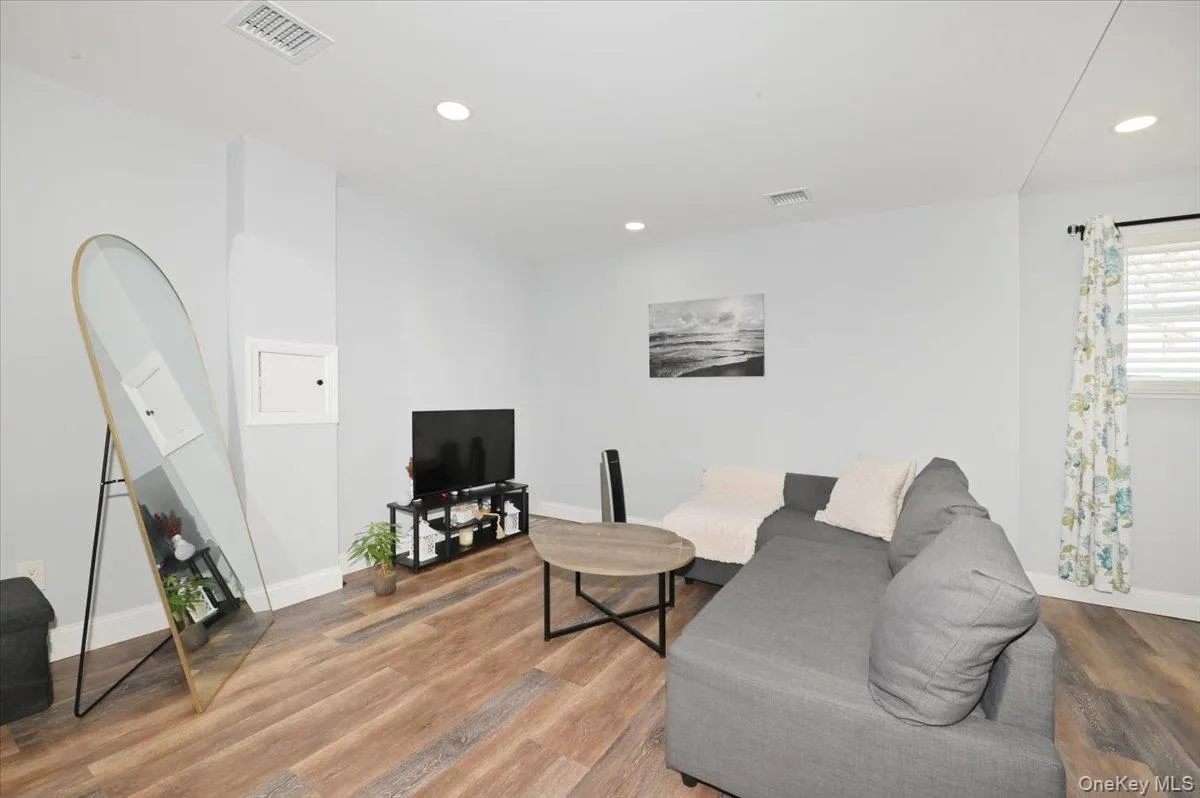 62 Bayside Avenue, Babylon, NY, 4 Bedrooms Bedrooms, 8 Rooms Rooms,3 BathroomsBathrooms,Residential,For Rent,Bayside,0,966229 62 Bayside Avenue, Babylon, NY, 4 Bedrooms Bedrooms, 8 Rooms Rooms,3 BathroomsBathrooms,Residential,For Rent,Bayside,0,966229