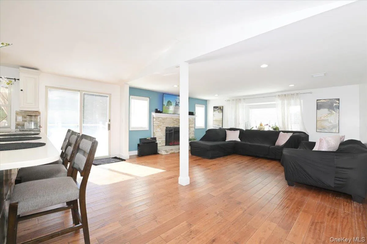 62 Bayside Avenue, Babylon, NY, 4 Bedrooms Bedrooms, 8 Rooms Rooms,3 BathroomsBathrooms,Residential,For Rent,Bayside,0,966229 62 Bayside Avenue, Babylon, NY, 4 Bedrooms Bedrooms, 8 Rooms Rooms,3 BathroomsBathrooms,Residential,For Rent,Bayside,0,966229