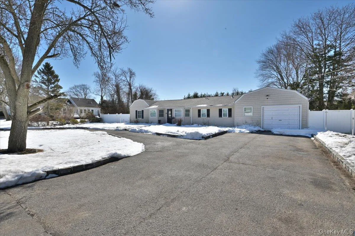 62 Bayside Avenue, Babylon, NY, 4 Bedrooms Bedrooms, 8 Rooms Rooms,3 BathroomsBathrooms,Residential,For Rent,Bayside,0,966229 62 Bayside Avenue, Babylon, NY, 4 Bedrooms Bedrooms, 8 Rooms Rooms,3 BathroomsBathrooms,Residential,For Rent,Bayside,0,966229