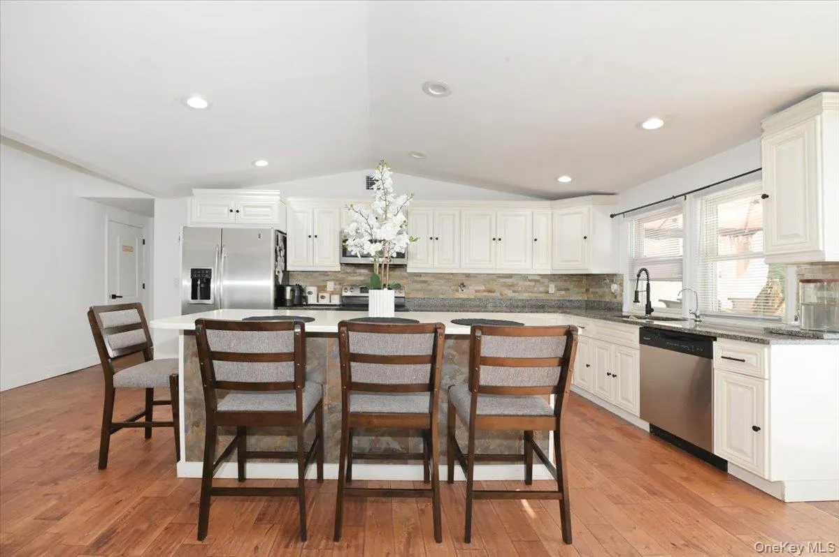 62 Bayside Avenue, Babylon, NY, 4 Bedrooms Bedrooms, 8 Rooms Rooms,3 BathroomsBathrooms,Residential,For Rent,Bayside,0,KEY966229 62 Bayside Avenue, Babylon, NY, 4 Bedrooms Bedrooms, 8 Rooms Rooms,3 BathroomsBathrooms,Residential,For Rent,Bayside,0,KEY966229