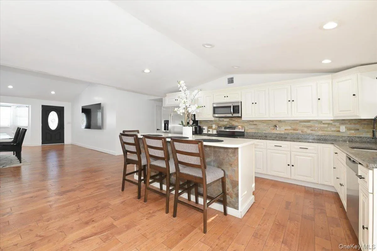 62 Bayside Avenue, Babylon, NY, 4 Bedrooms Bedrooms, 8 Rooms Rooms,3 BathroomsBathrooms,Residential,For Rent,Bayside,0,KEY966229 62 Bayside Avenue, Babylon, NY, 4 Bedrooms Bedrooms, 8 Rooms Rooms,3 BathroomsBathrooms,Residential,For Rent,Bayside,0,KEY966229