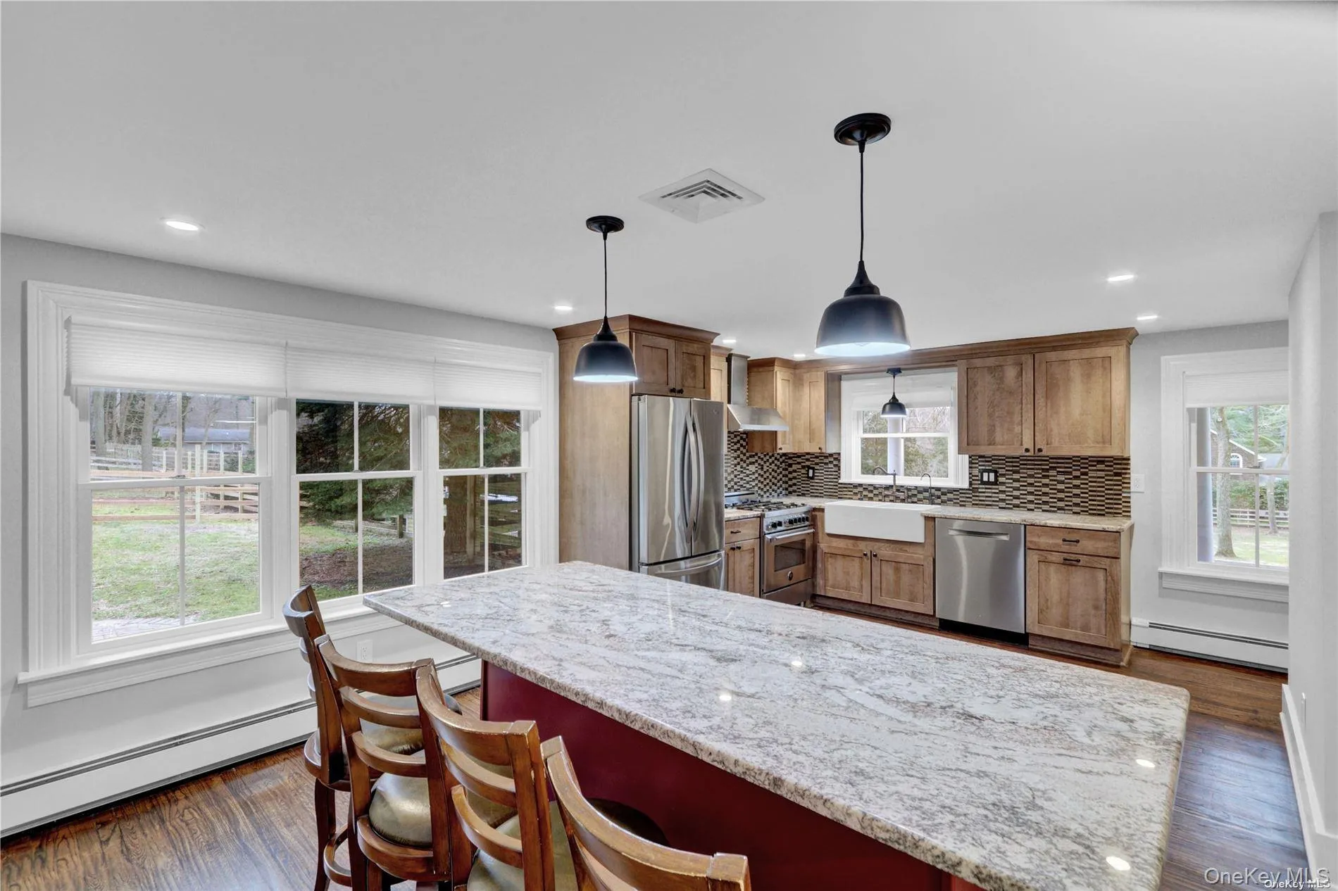 Eat-In-Kitchen With Center Island Eat-In-Kitchen With Center Island
