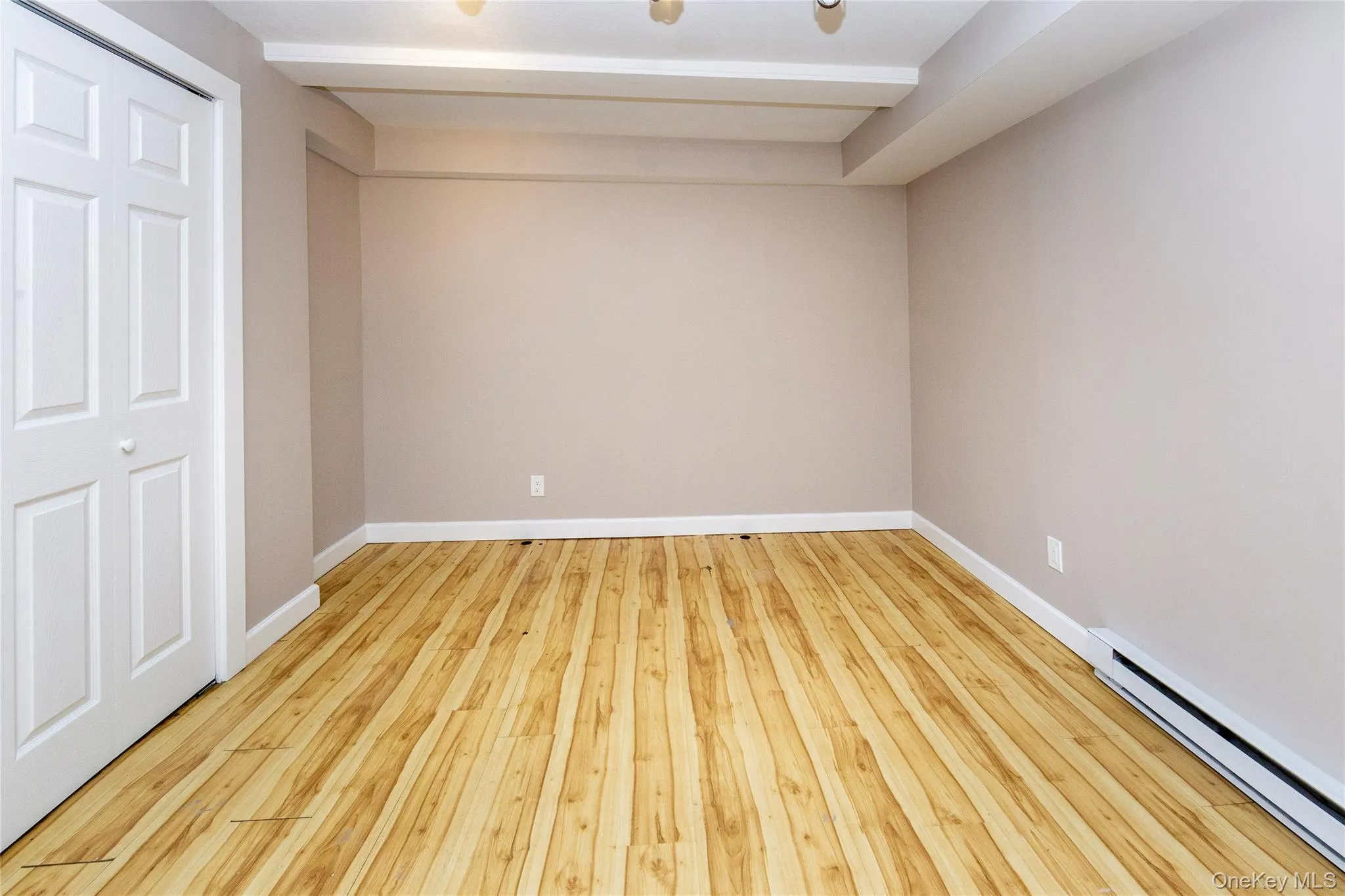 Ideal for privacy, stock, shelving, etc. Prior use as a salon, two wash stations were here. Ideal for privacy, stock, shelving, etc. Prior use as a salon, two wash stations were here.